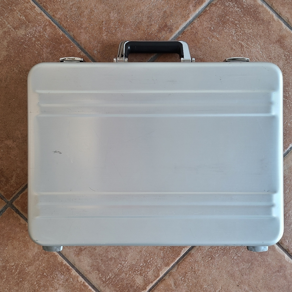Authentic Zero Halliburton laptop briefcase